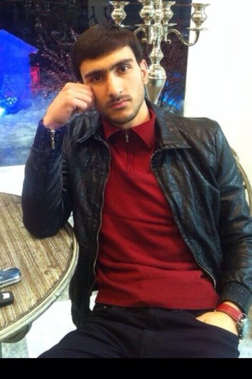  4311276  Artur, 36 ,    