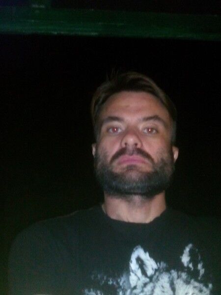  ,   Dan, 42 ,   ,   , c 