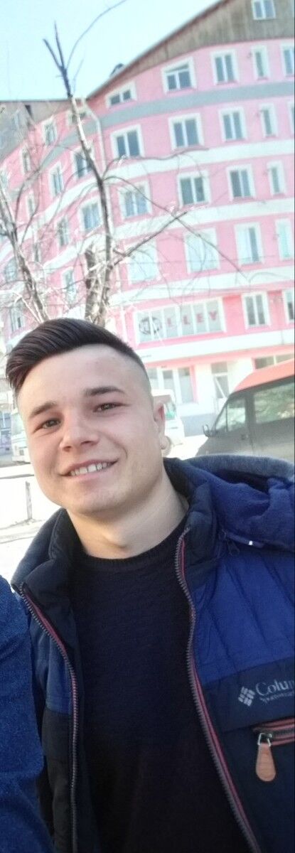  18049726  Andrei, 26 ,    