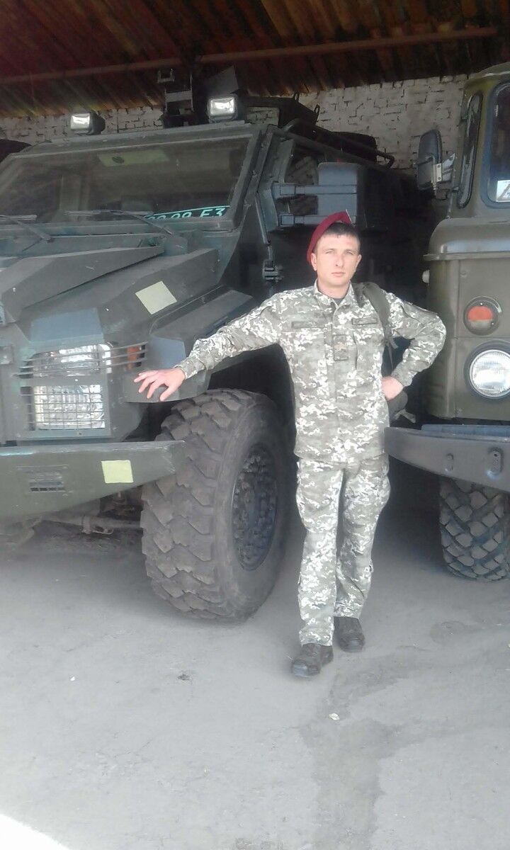  18725596  Volodymyr, 42 ,    