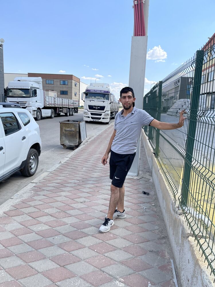  48500676  Melih, 26 ,    