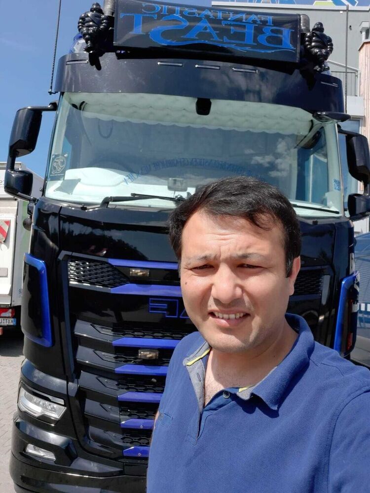  46840406  NURIK, 37 ,    