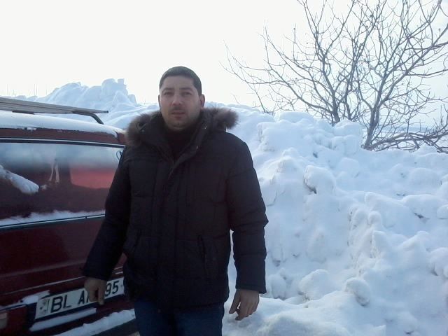  5038936  Eduard, 48 ,    