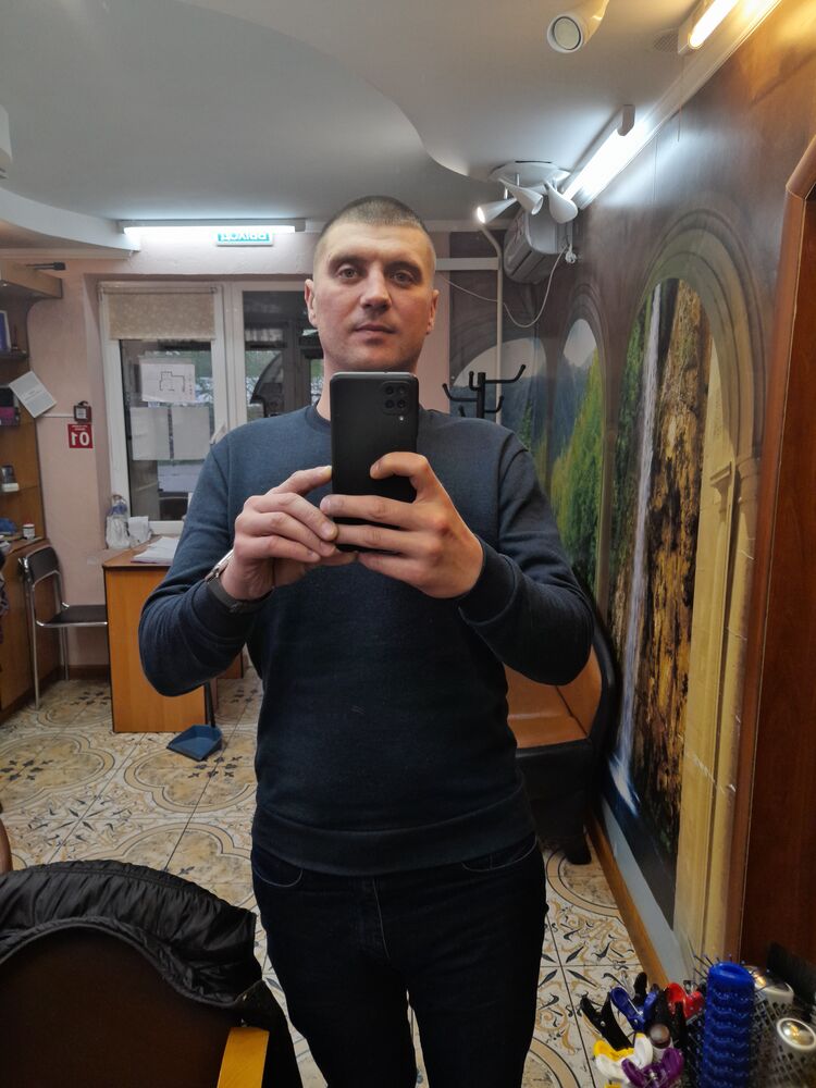  ,   Maxim, 37 ,   ,   , c , 