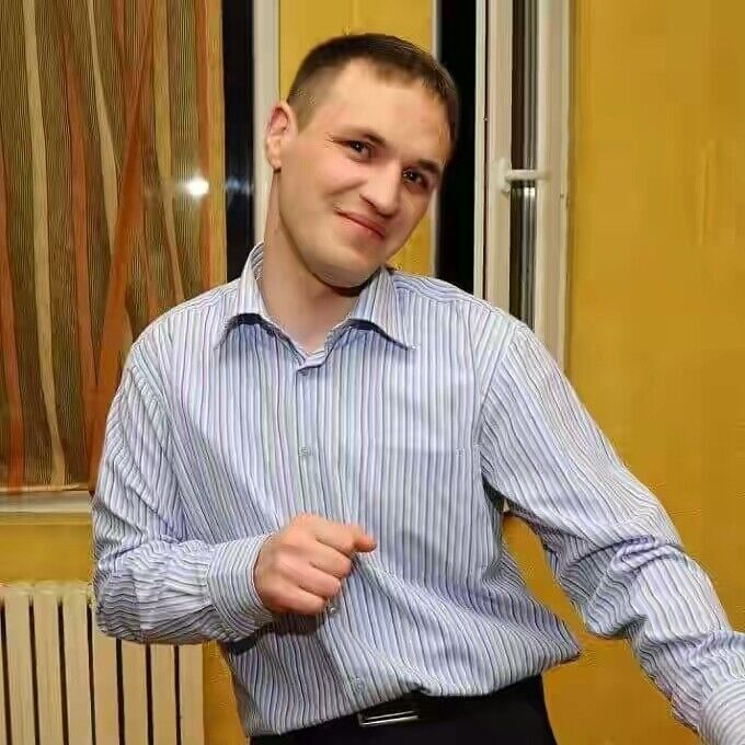  10948056  Alexandru, 43 ,    