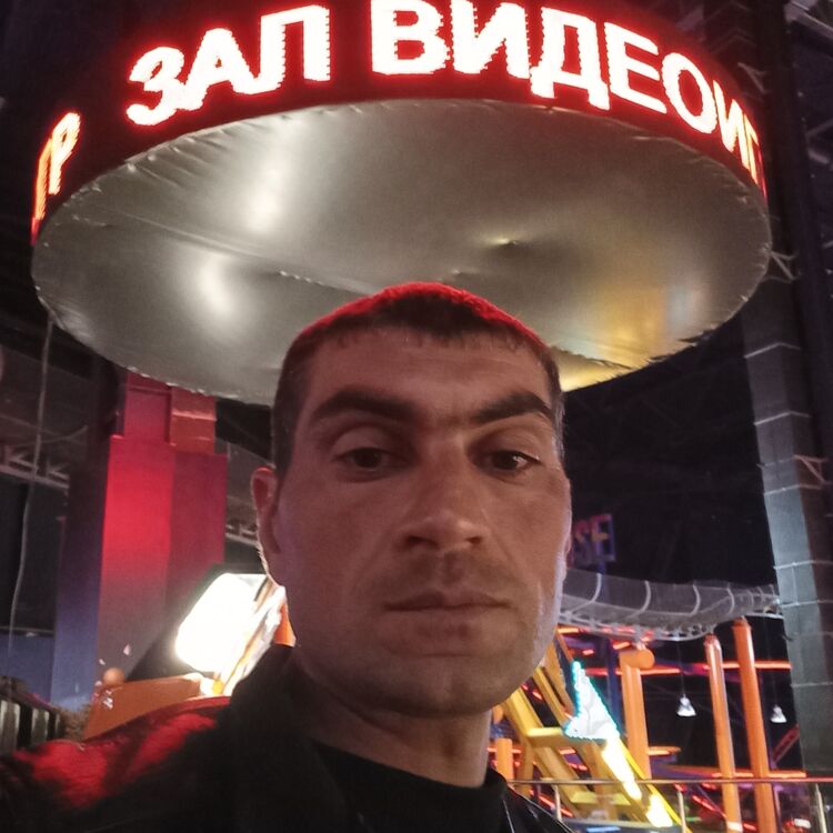  52159416  Artur, 38 ,    