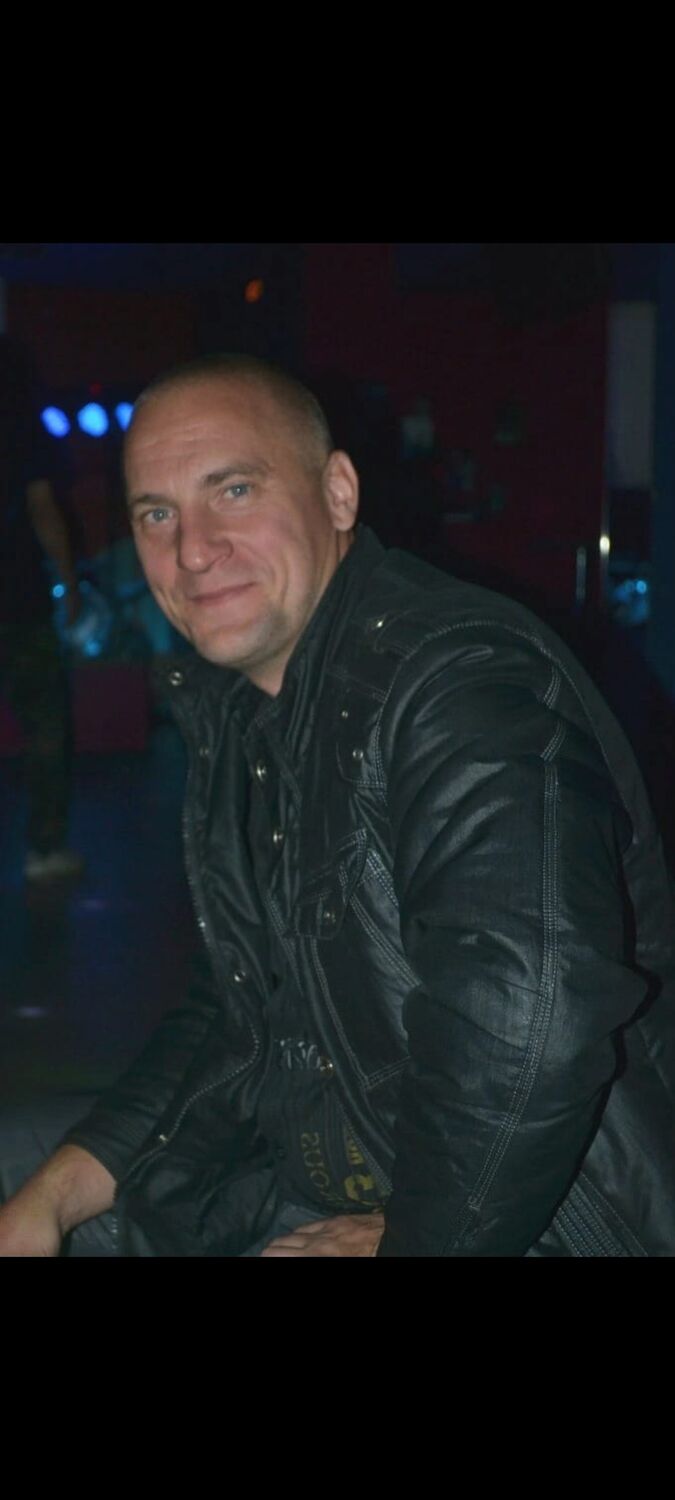  39160686  Pavel, 44 ,    