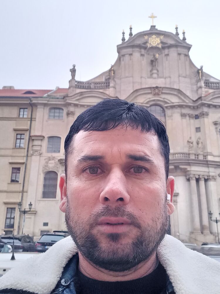  49053046  , 37 ,    Praha