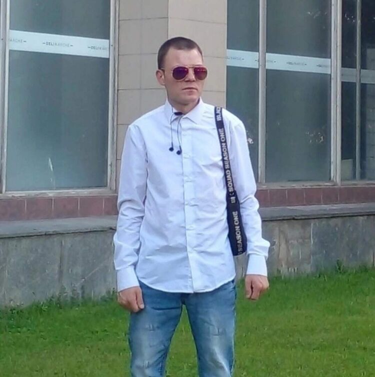  31697336  Artur, 26 ,    