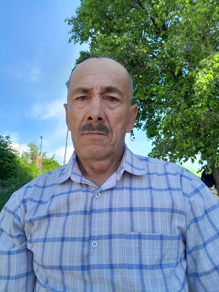  51797456  Bahrombek, 64 ,    