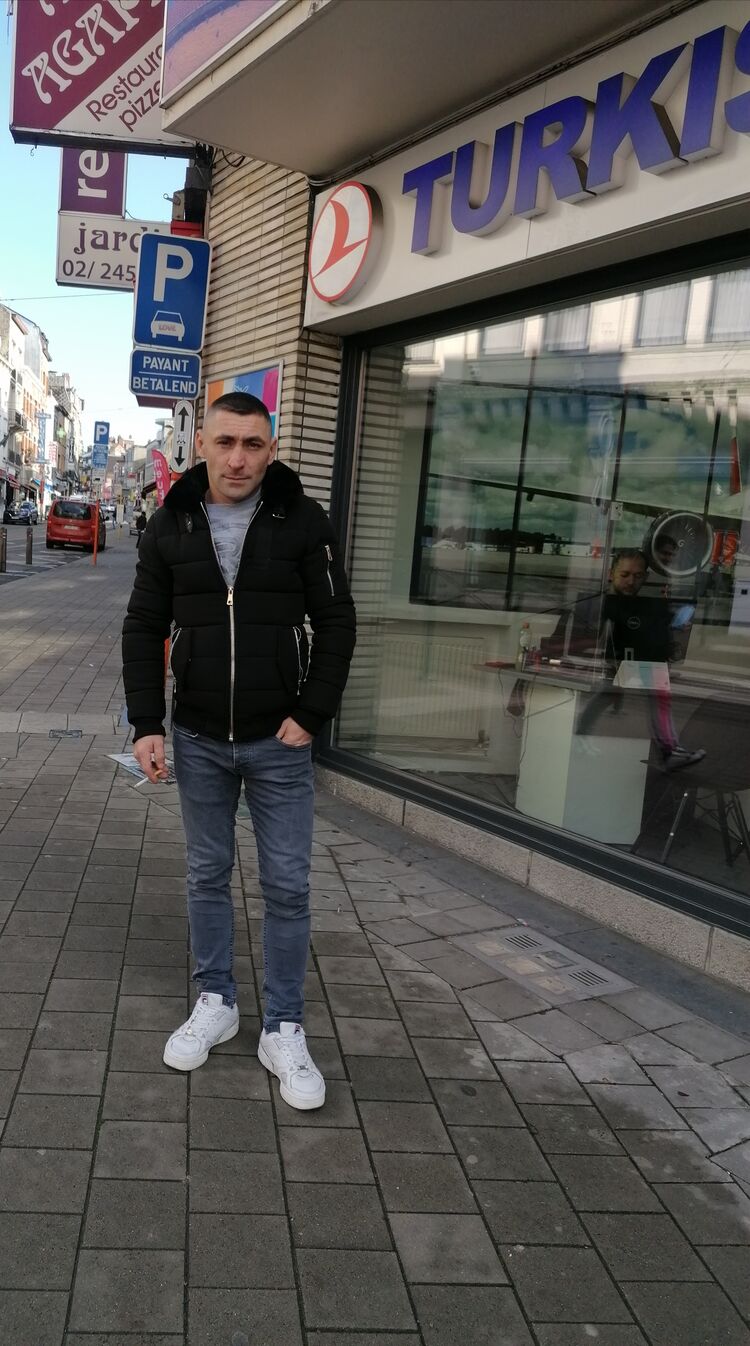  25142846  Nicolae, 35 ,    