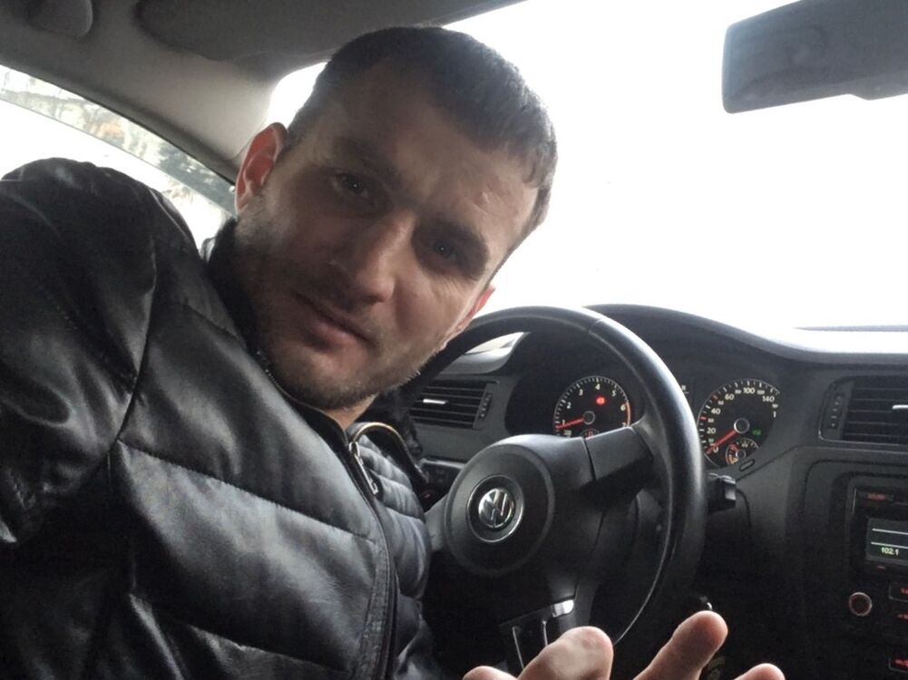  ,   Viktor, 41 ,   ,   , c 