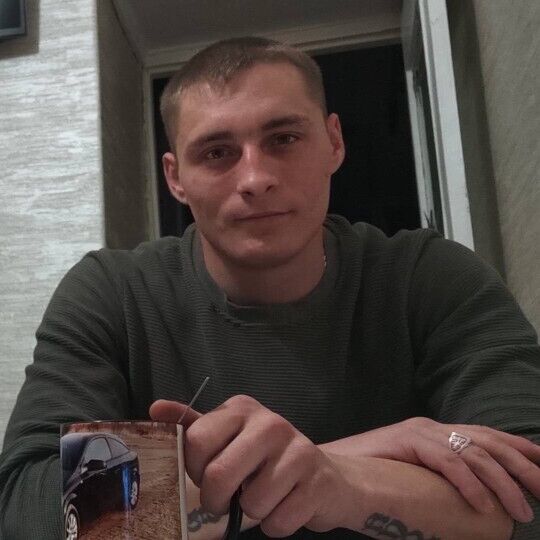  46610726  Denis, 35 ,    