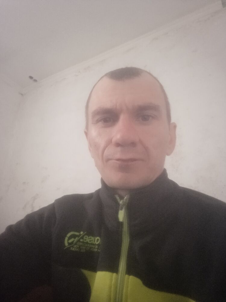  25922036  Anatolii, 42 ,    