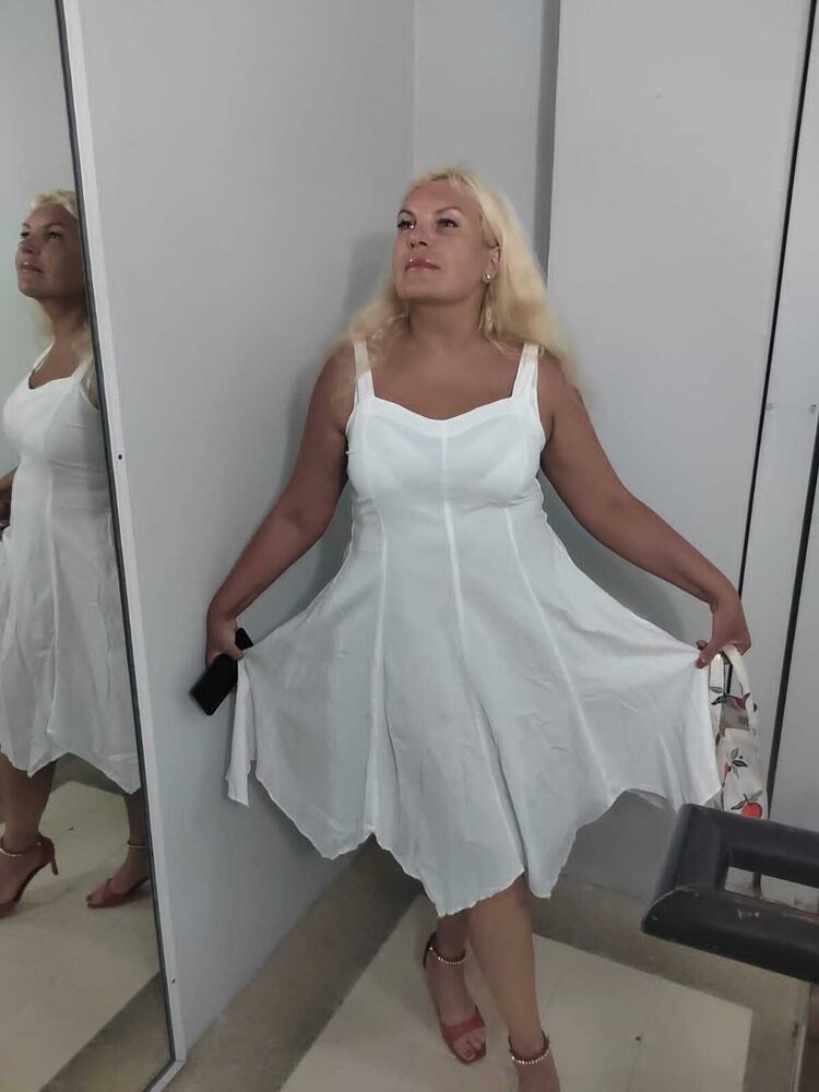  49444466  Julia, 53 ,    