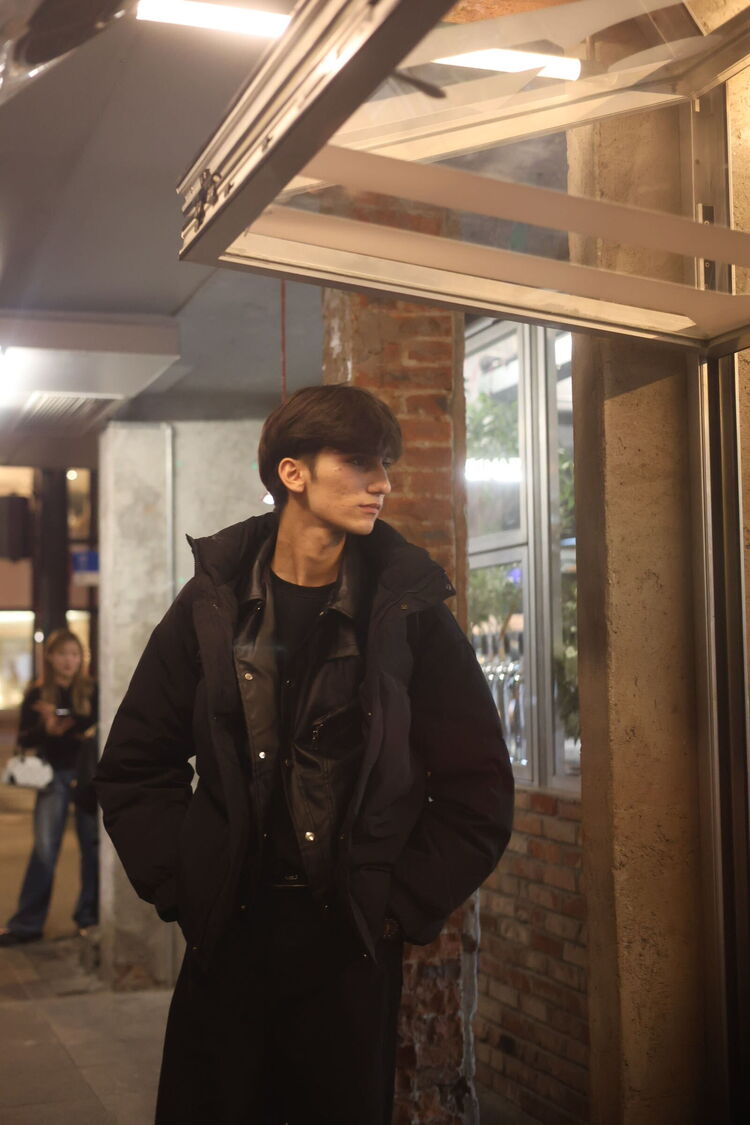  54680636  ALEX, 21 ,    -