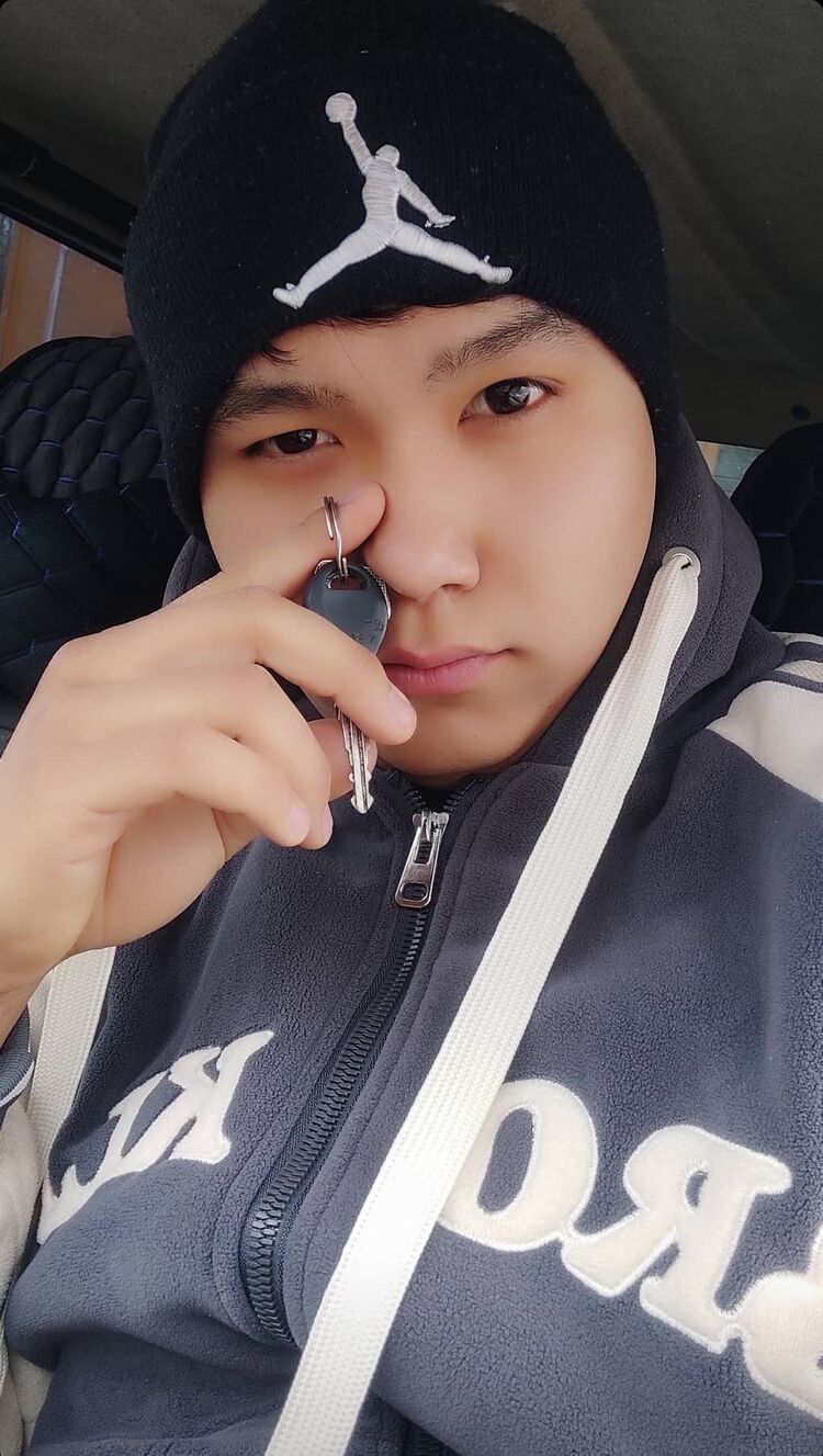  33508376  Tilek, 23 ,    