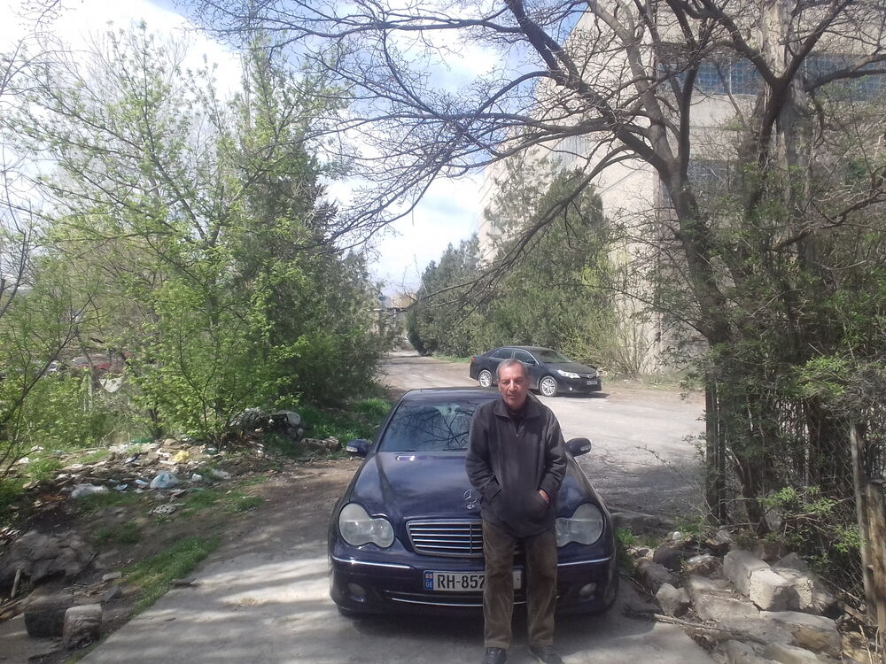  22673746  Nik, 61 ,    