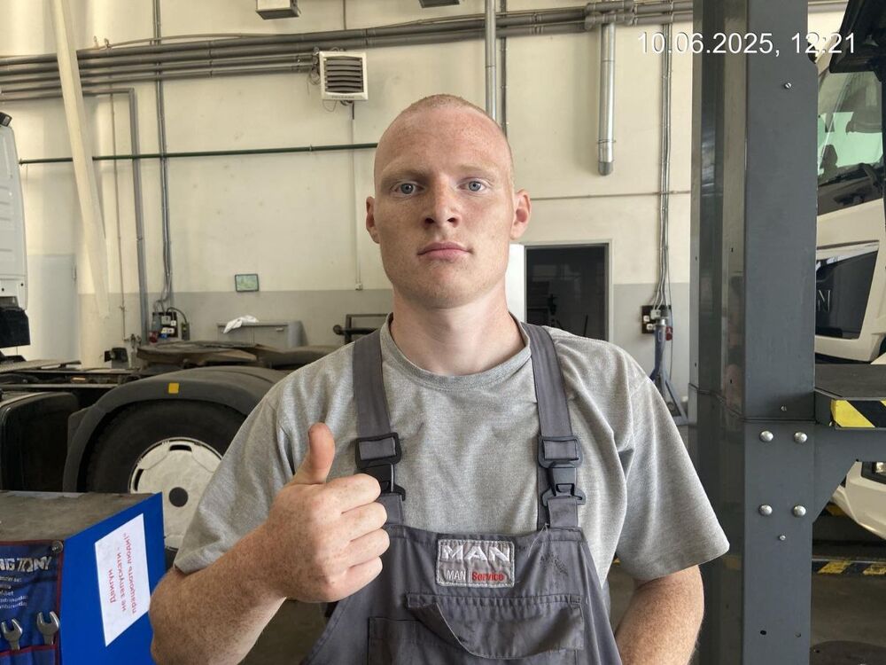  54677976  Nik Yvolen, 19 ,    