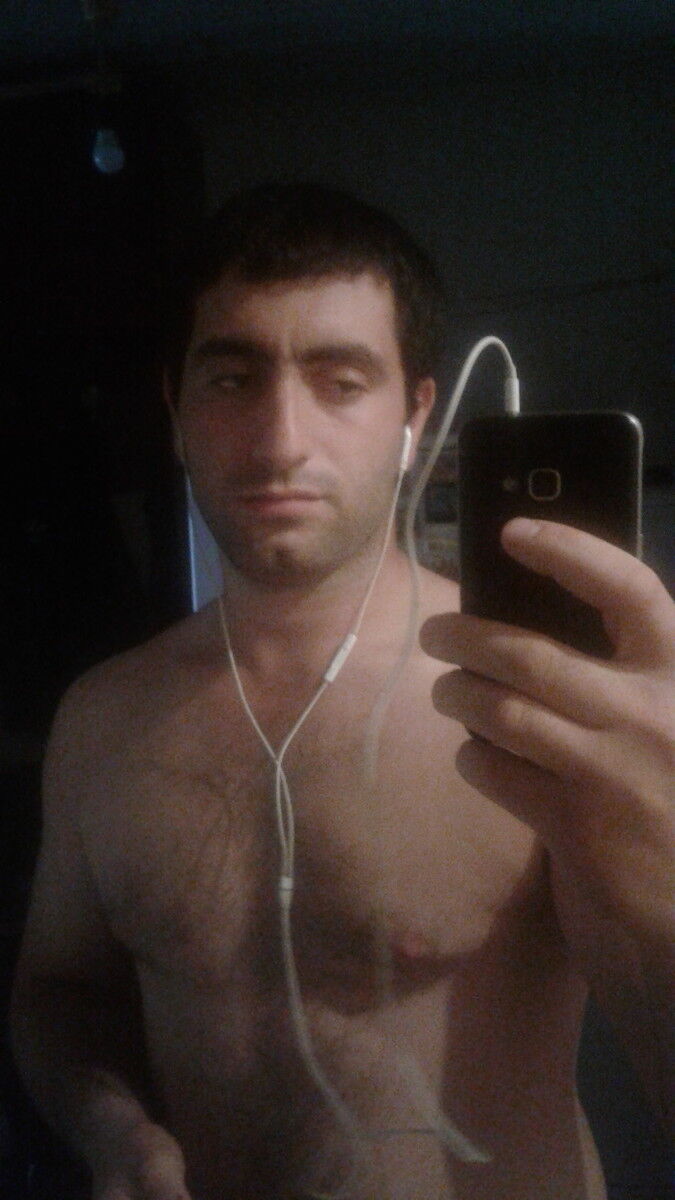  ,   Artur, 28 ,   ,   , c , 