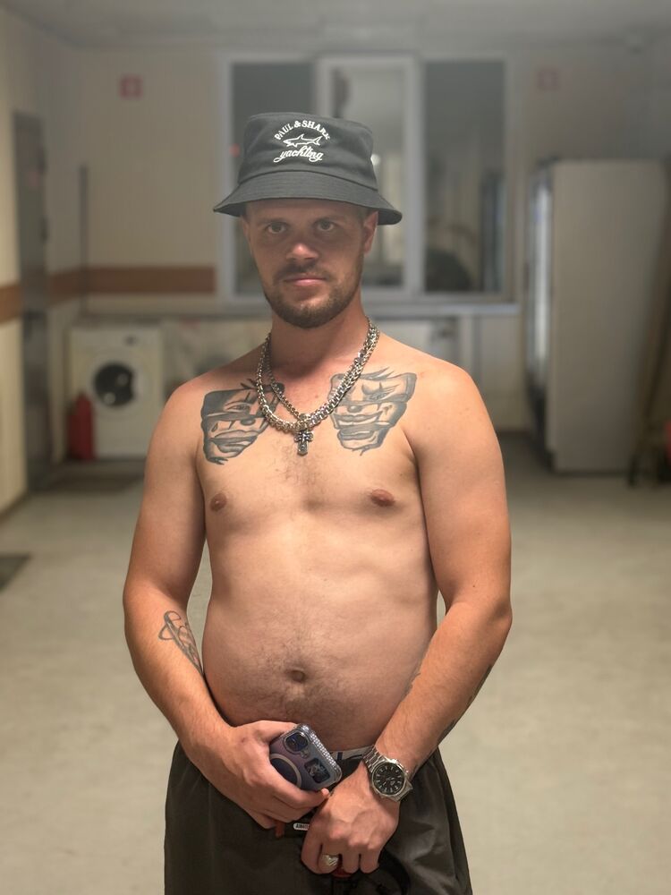  54076126  Khuek, 31 ,    