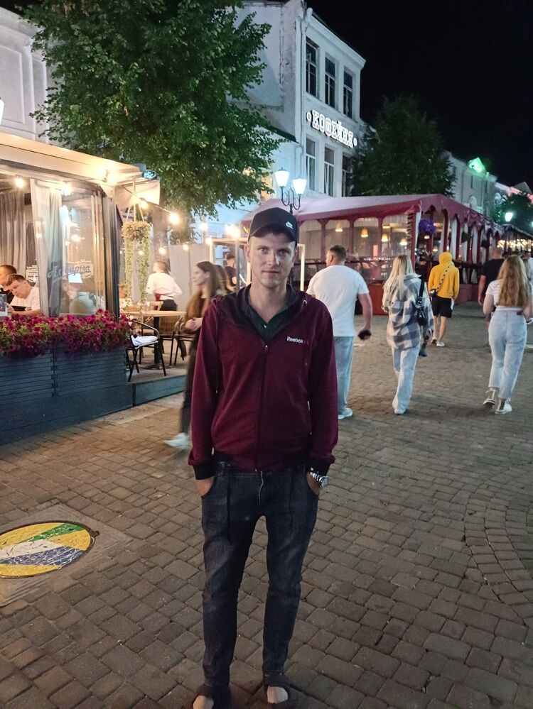  41469726  Pavel, 31 ,    