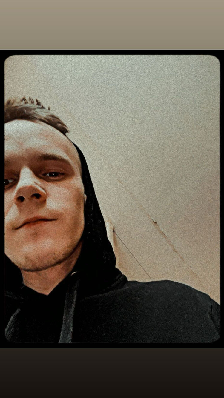  ,   Lauris, 24 ,     , c 