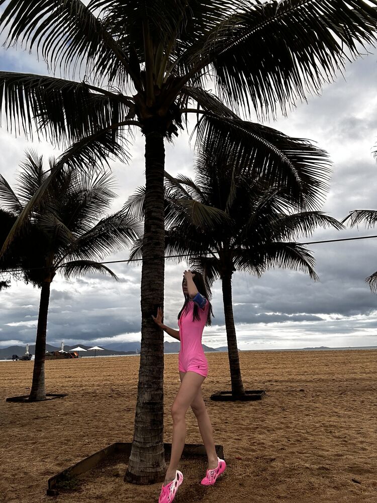  51156536  Alisiya, 33 ,    