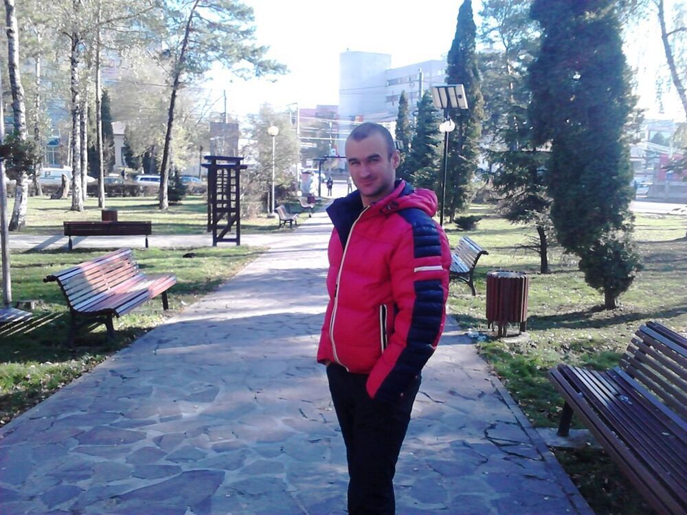  ,   Mihai, 32 ,   