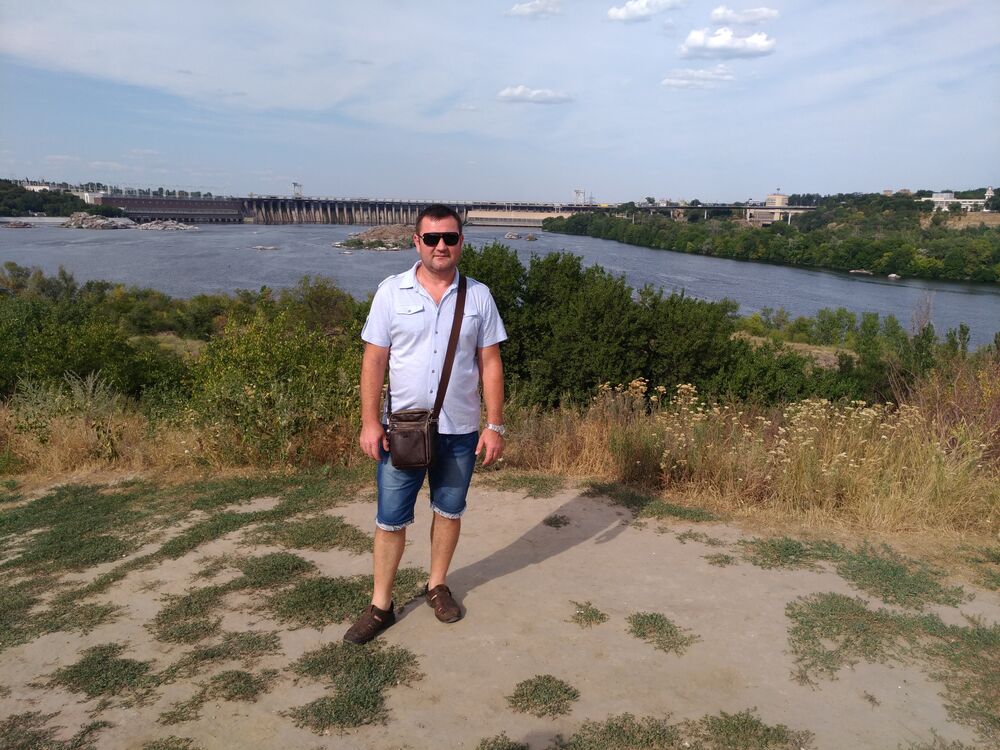  48708746  Sergiu, 44 ,    
