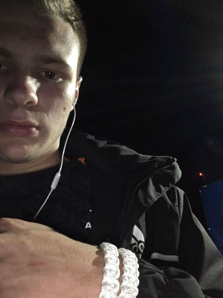  32329386  Vladimir, 22 ,    