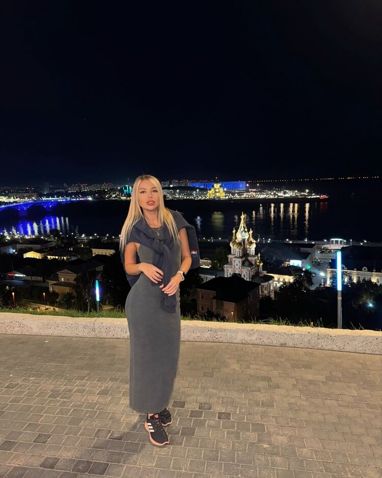  ,   Eva, 22 ,   ,   