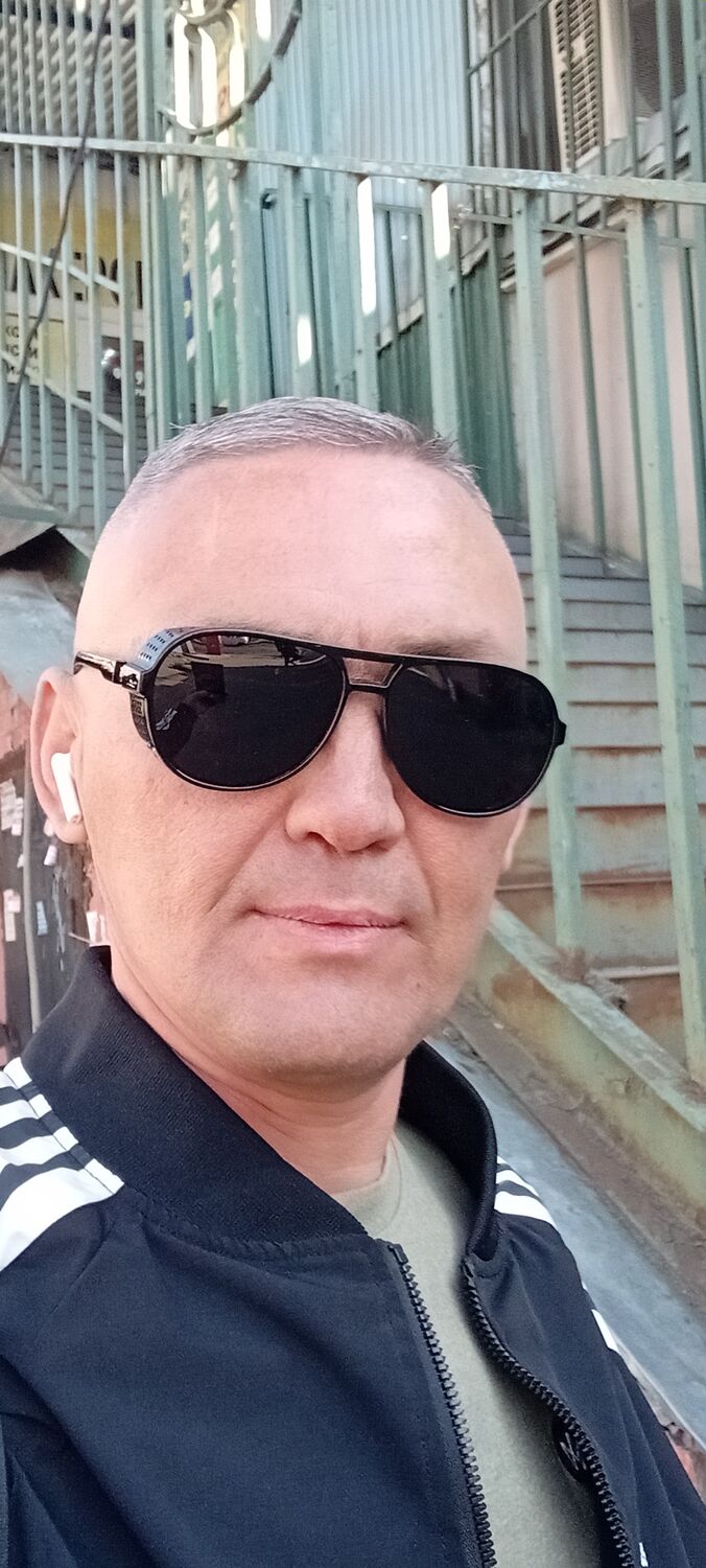  ,   Maks, 47 ,     , c 