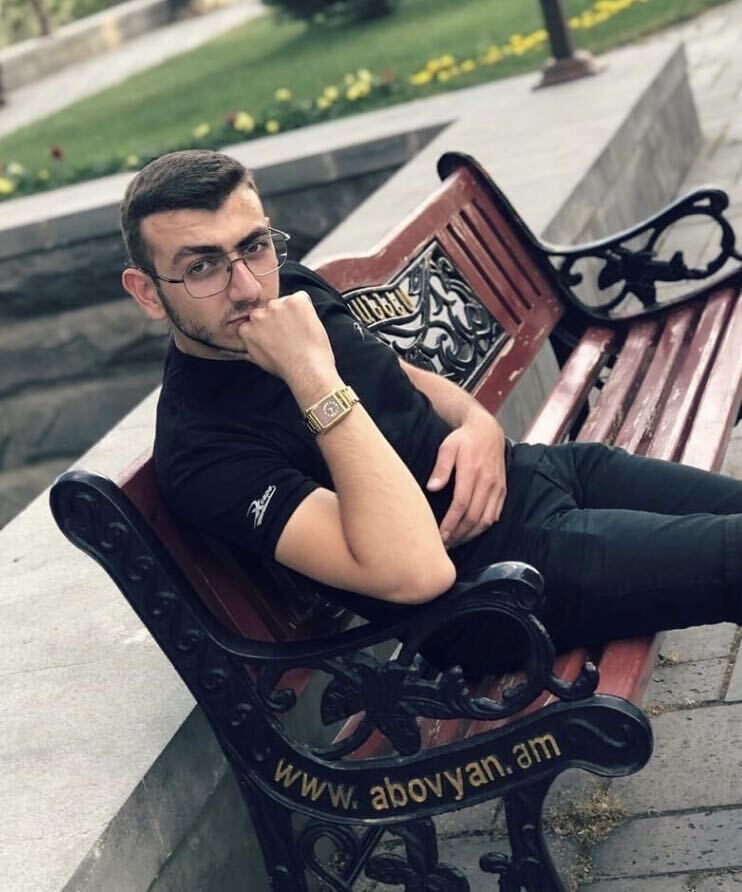  ,   Artyom, 25 ,   ,   