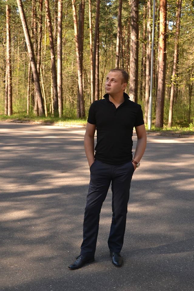  8190916  Dmitrij, 37 ,    