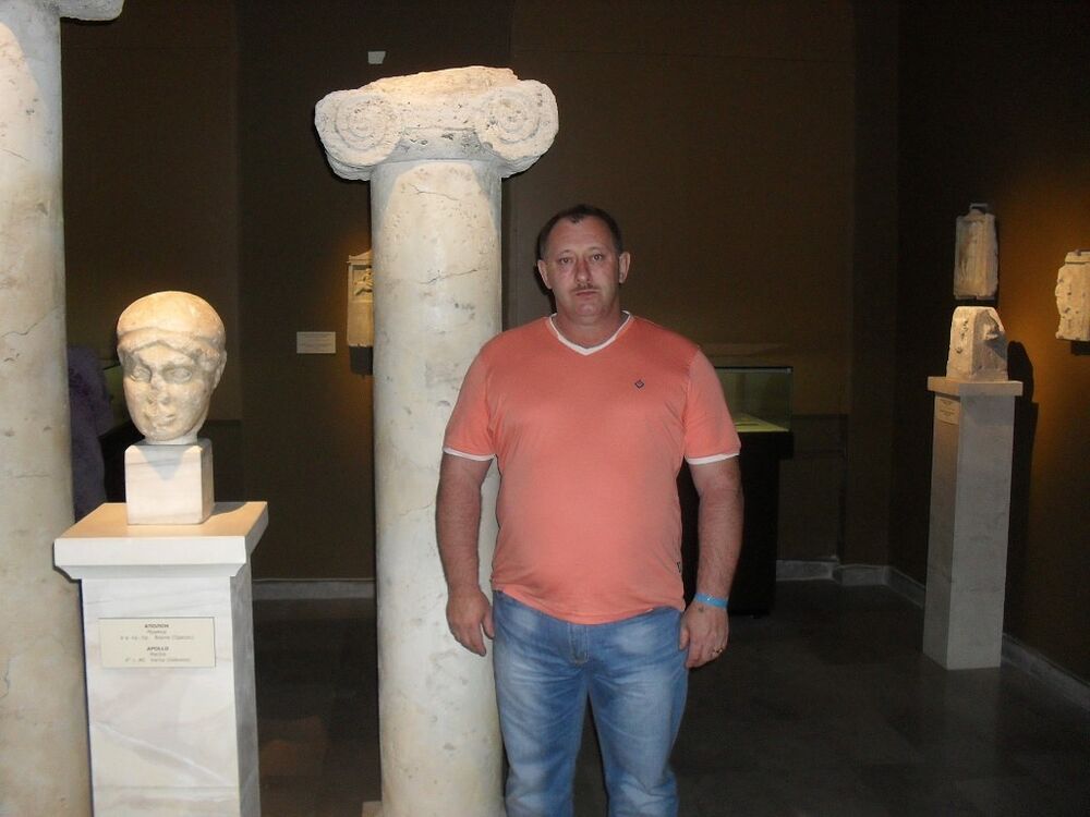  13168386  Viktor, 58 ,    