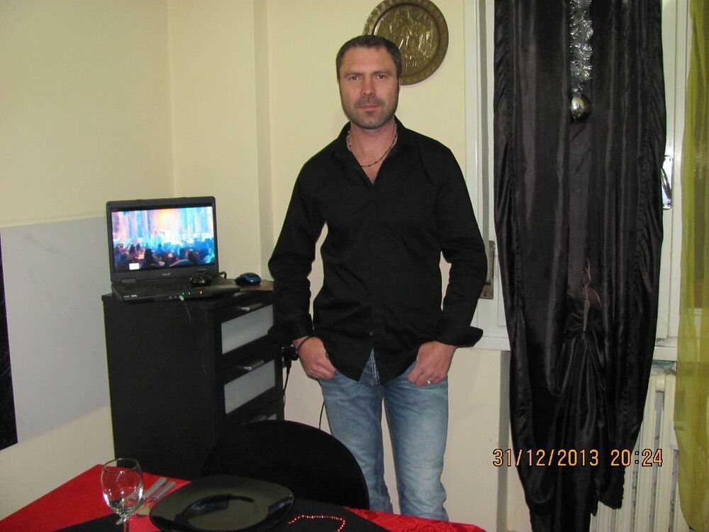  10189876  Sergei, 48 ,    