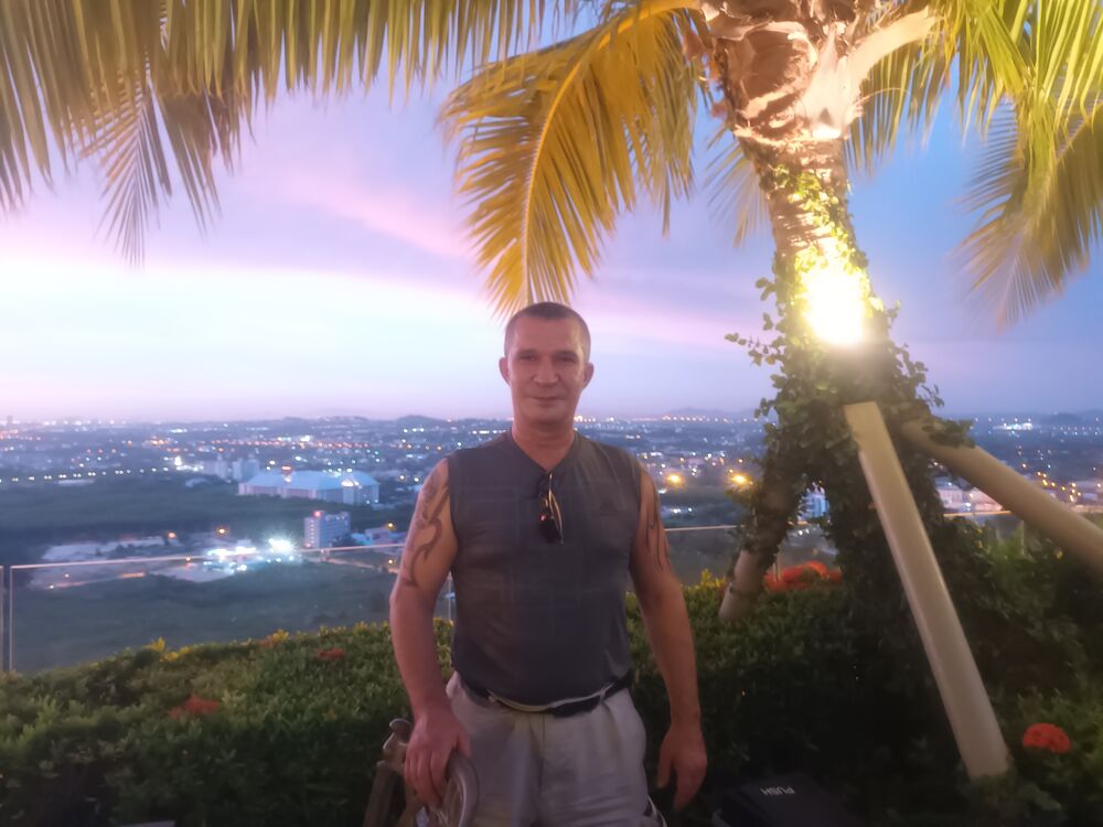  44040566  Vitaly, 48 ,    