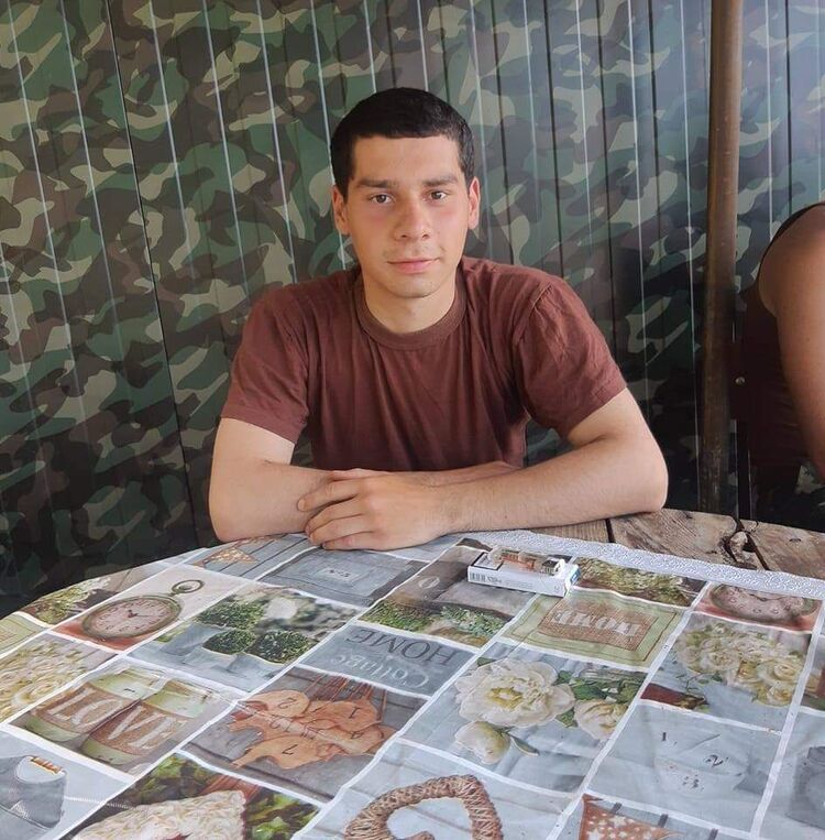  23518536  Karen, 22 ,    