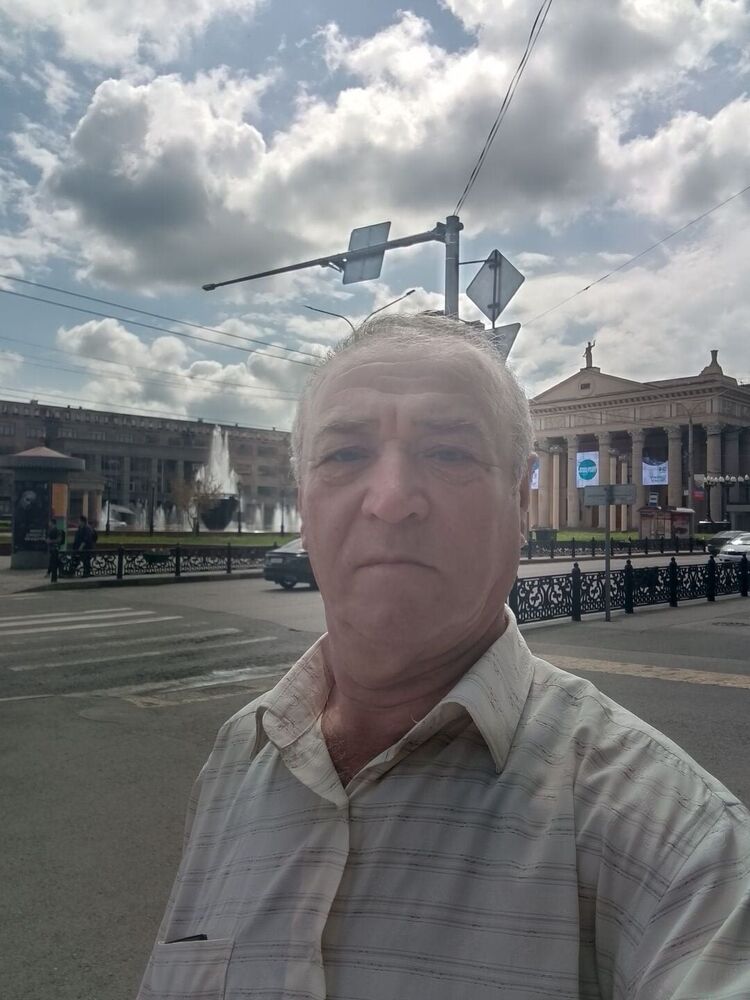  43838526  Samsidin, 63 ,    