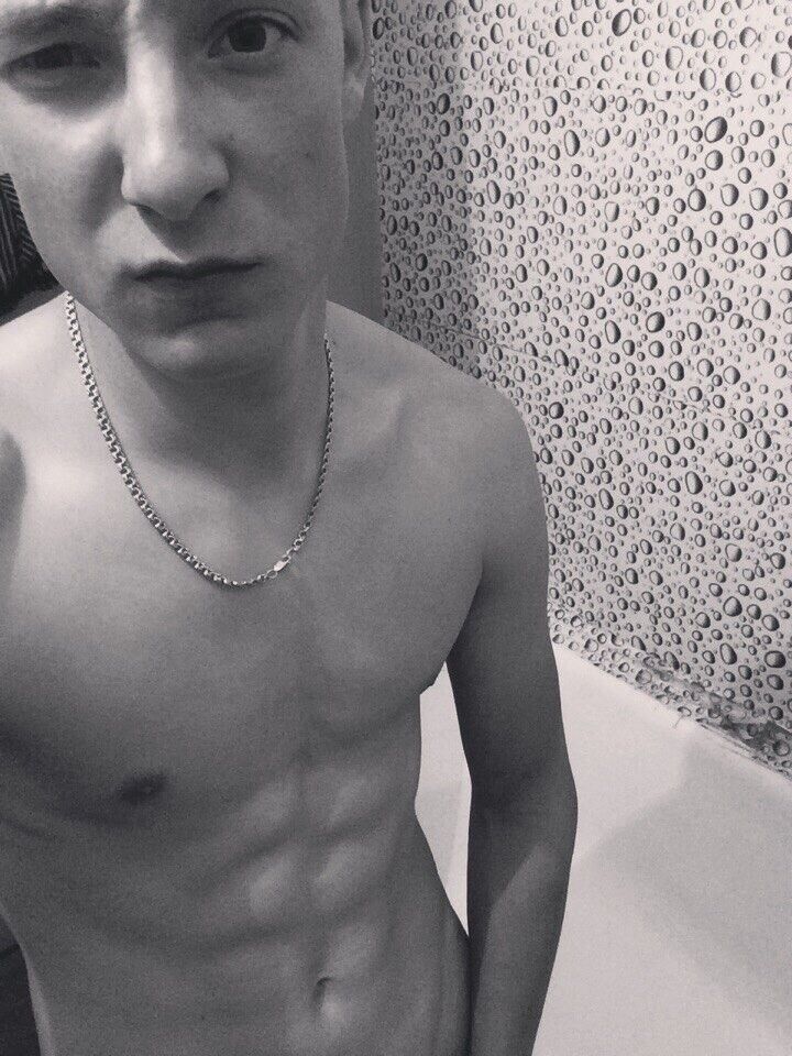  ,   Radomir, 28 ,   