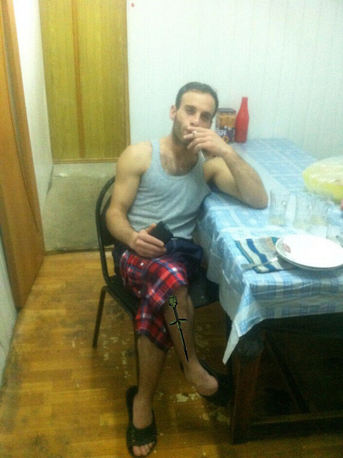  20105936  Garik, 43 ,    