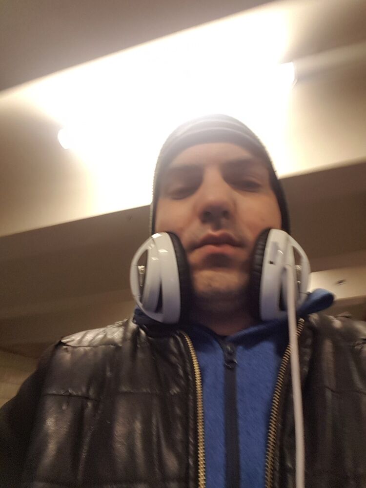  ,   Andrej, 40 ,   ,   , c 