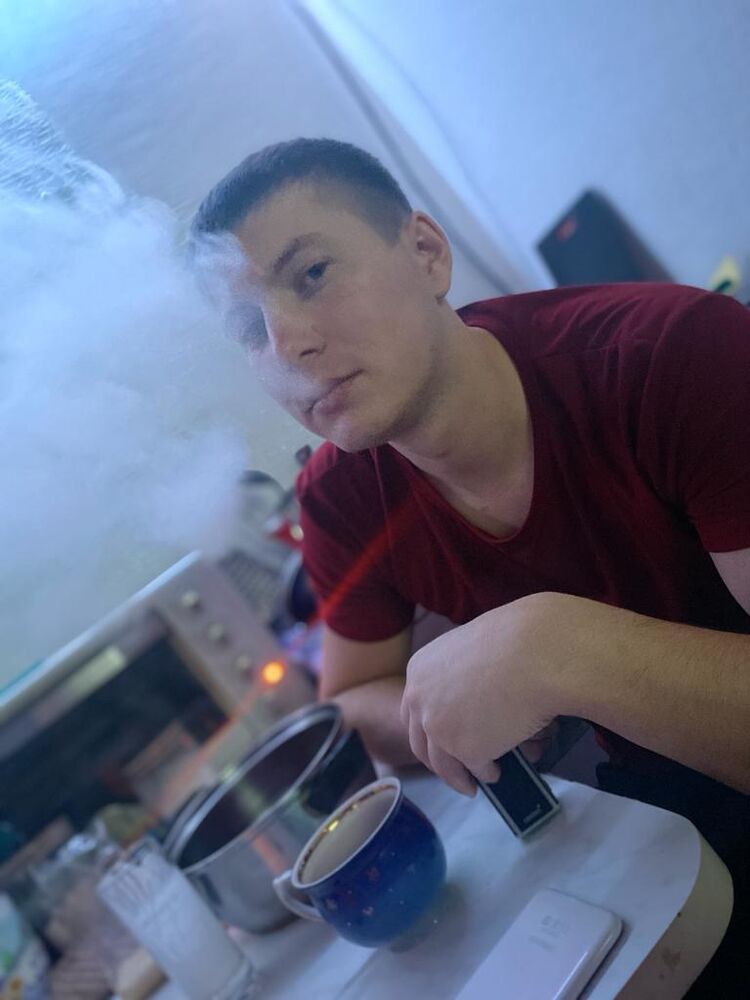  25780096  Viktor, 32 ,    