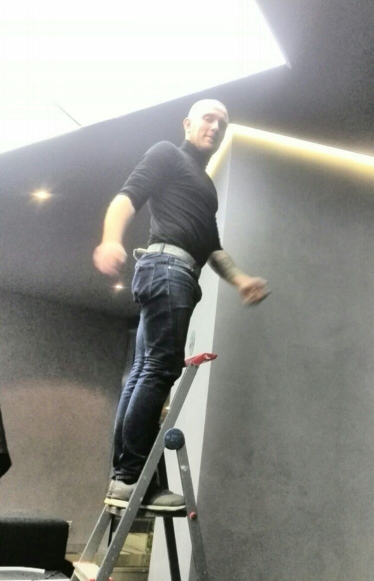  9183346  , 37 ,    