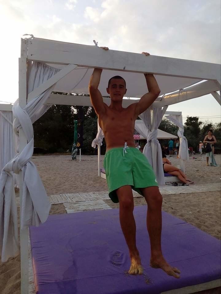  ,   Alex, 25 ,   ,   , c , 