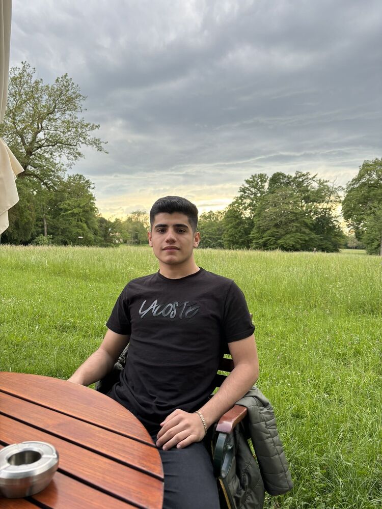  43553186  Firat, 23 ,    Amorbach