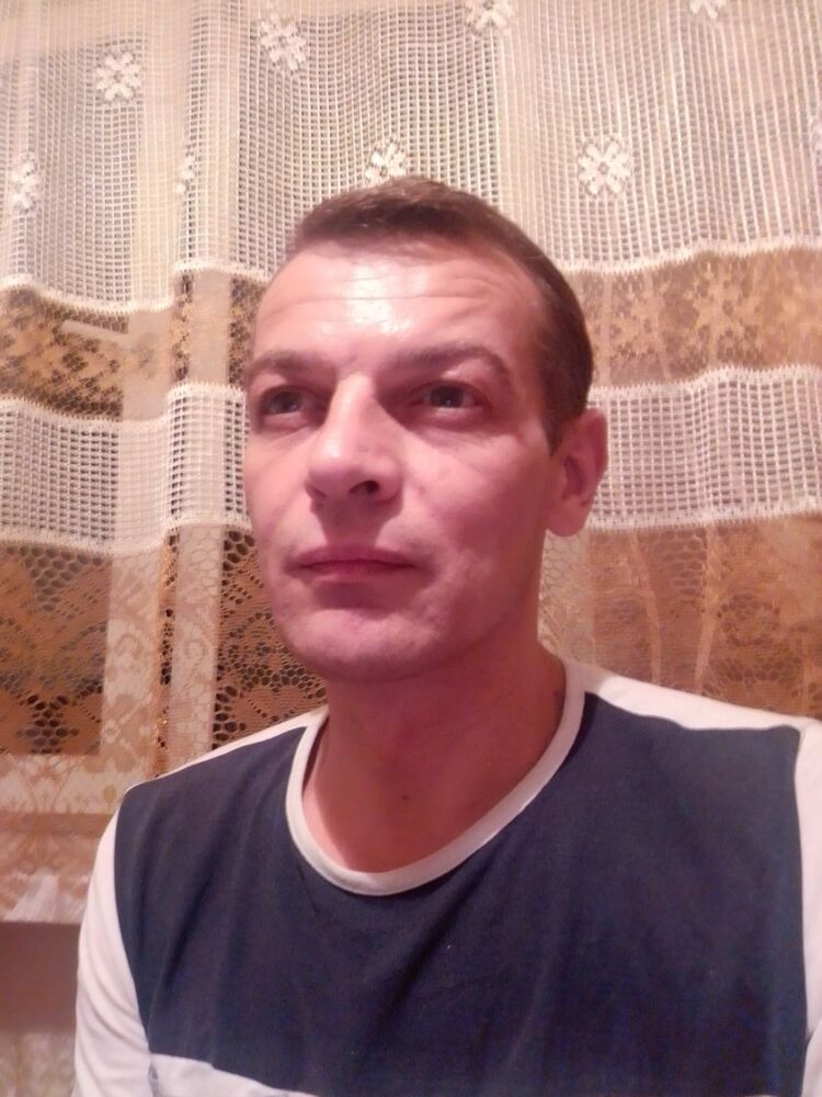  18648006  Leonid, 49 ,    