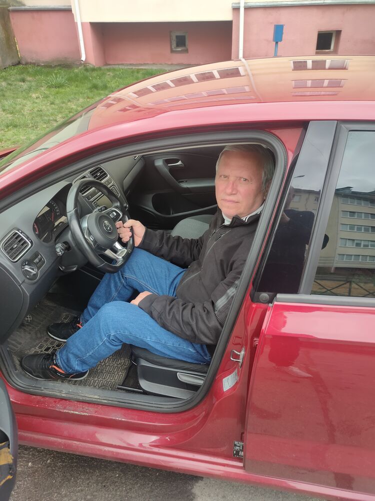  42346476  Viktor, 65 ,    