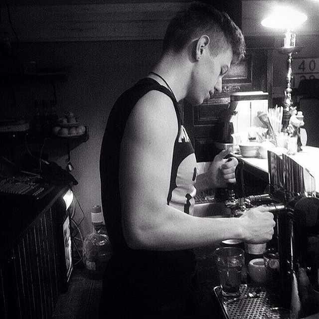  8472296  Leva Leva, 31 ,    